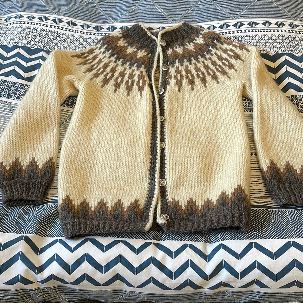 Lopapeysa — Vintage & Handmade Icelandic Sweater - size S/M